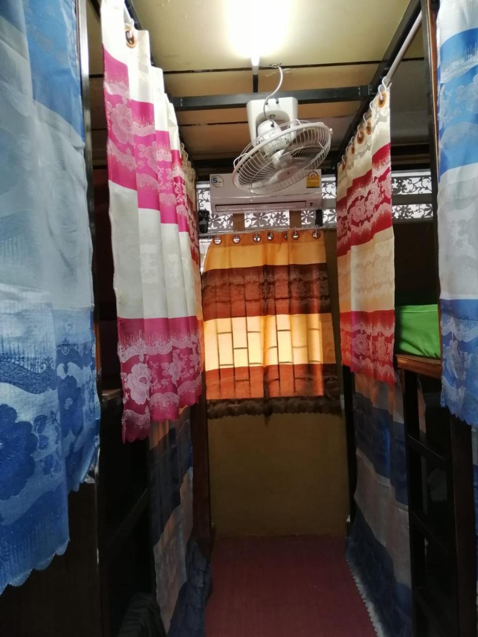 R-One 24/7 Hotel Bangkok Ngoại thất bức ảnh